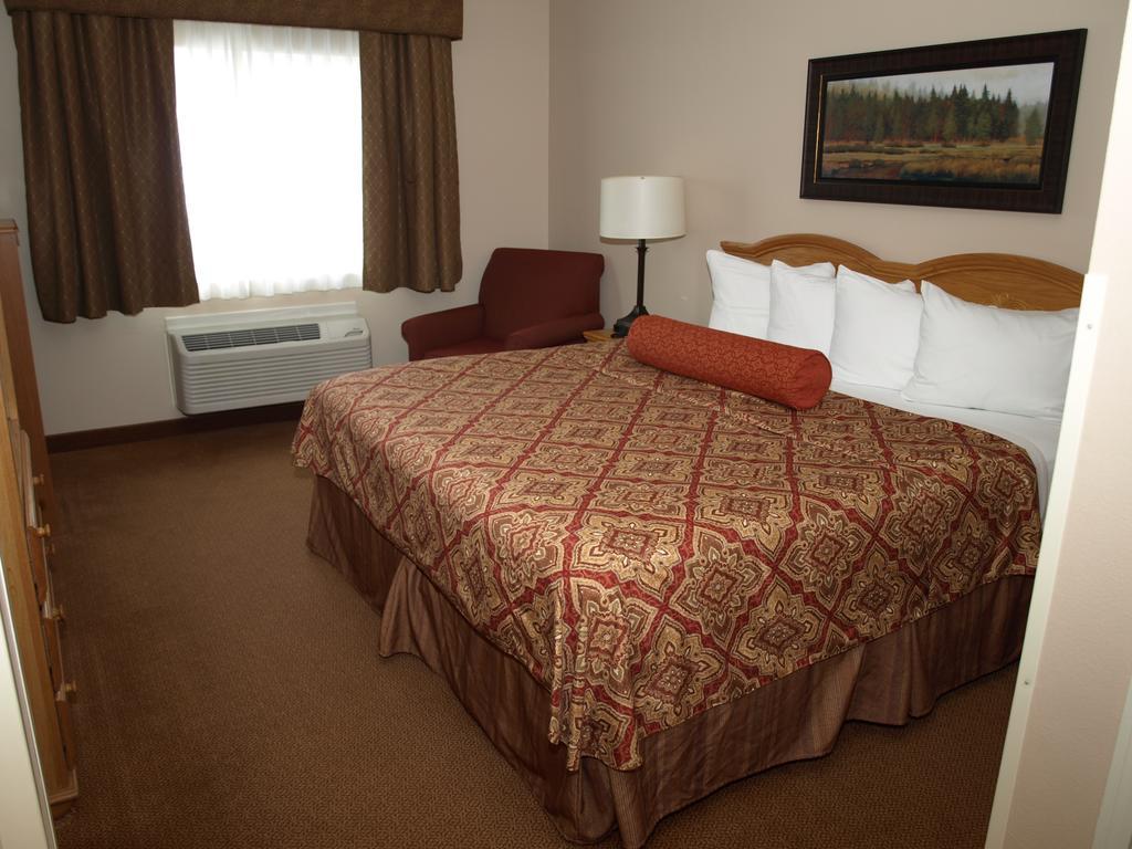 Savanna Inn & Suites Room photo
